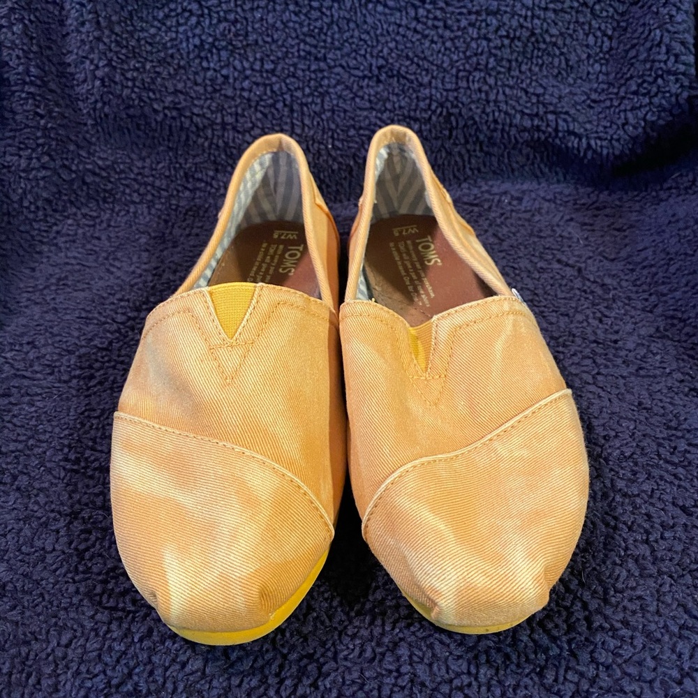 Yellow TOMS 7.5 W